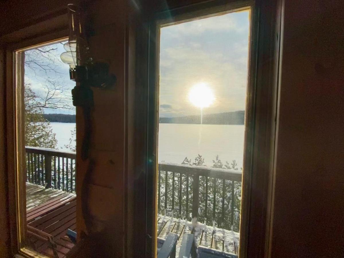 Le Petit Chalet Sur Le Lac Sainte-Marguerite-du-Lac-Masson Exterior foto