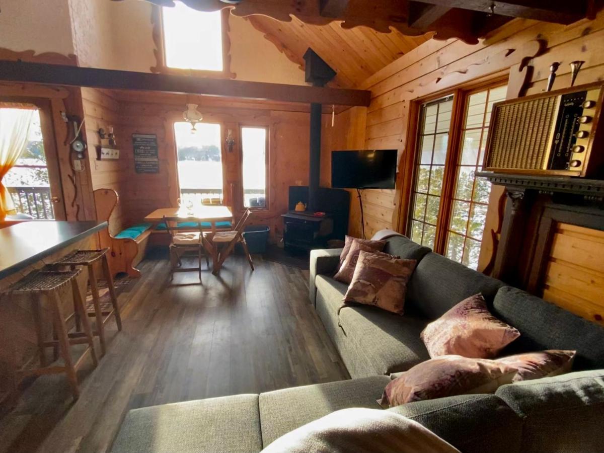 Le Petit Chalet Sur Le Lac Sainte-Marguerite-du-Lac-Masson Exterior foto