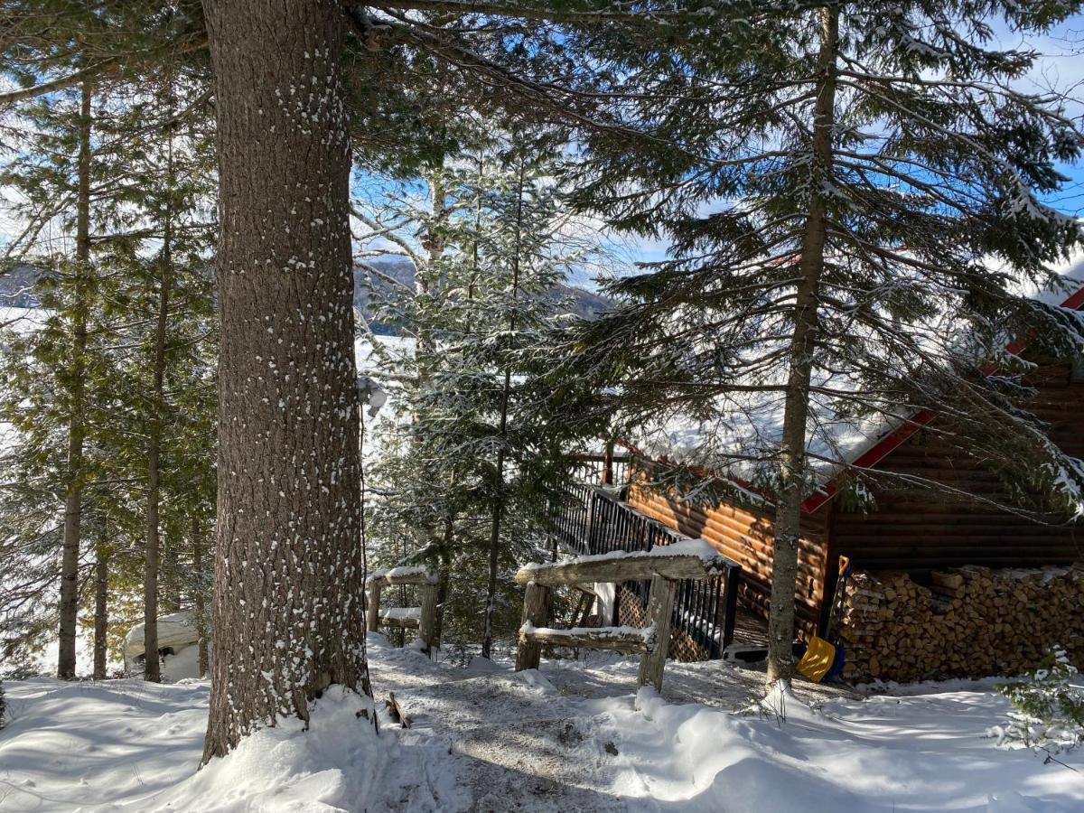 Le Petit Chalet Sur Le Lac Sainte-Marguerite-du-Lac-Masson Exterior foto
