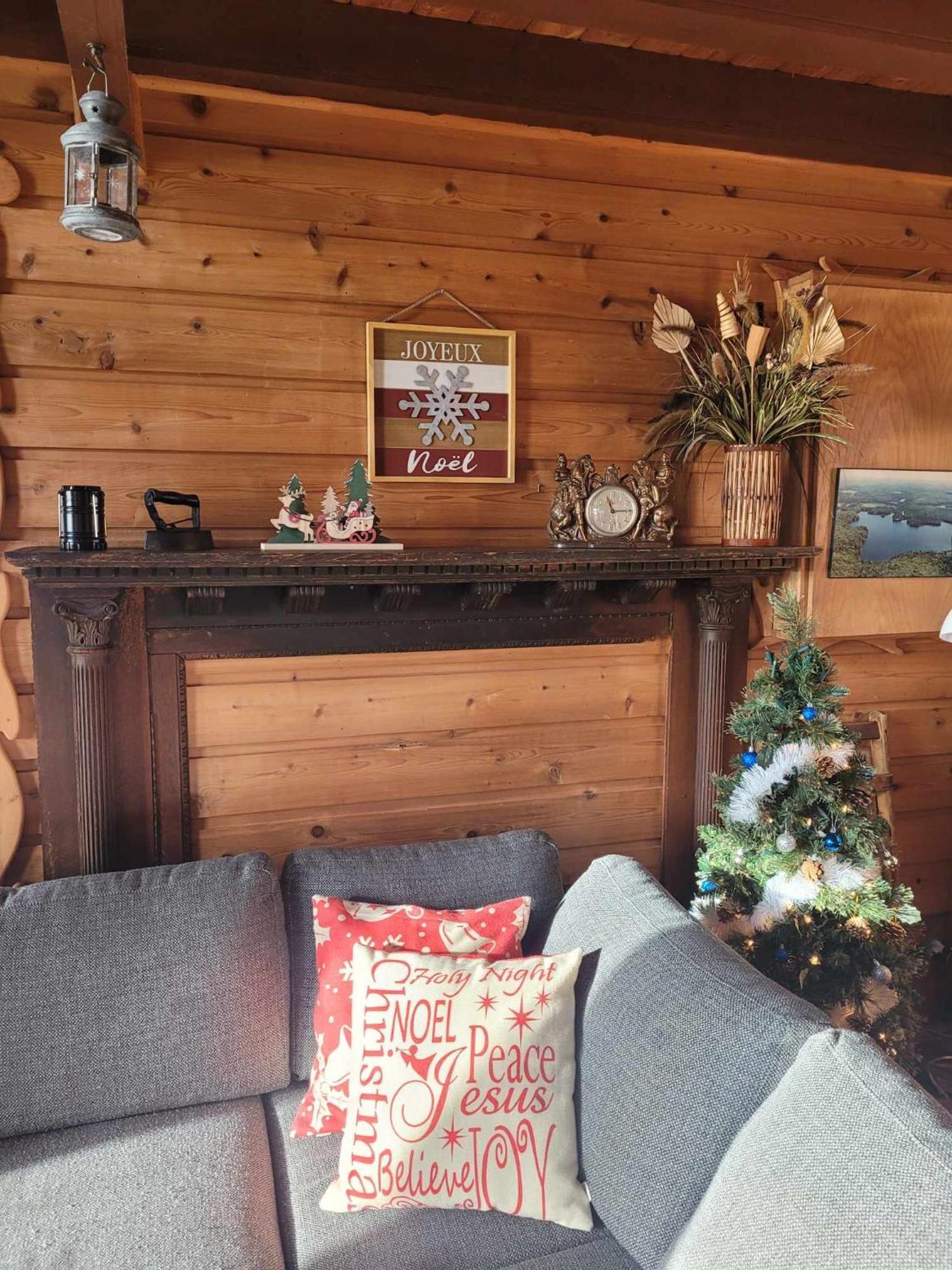 Le Petit Chalet Sur Le Lac Sainte-Marguerite-du-Lac-Masson Exterior foto