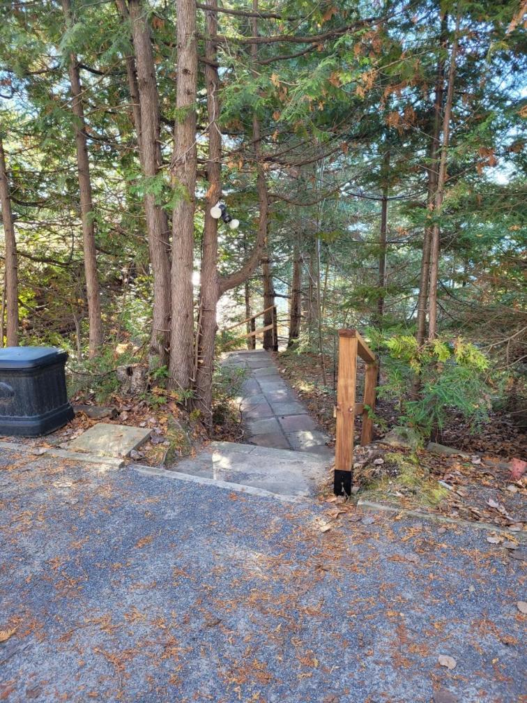 Le Petit Chalet Sur Le Lac Sainte-Marguerite-du-Lac-Masson Exterior foto